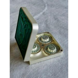 SET DE DADOS METALICOS SPINNER CON ESTUCHE SIMIL CUERO #07 VERDE CLARO