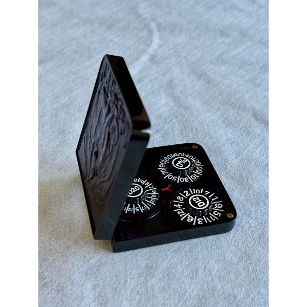 SET DE DADOS METALICOS SPINNER CON ESTUCHE SIMIL CUERO #03 BORDO
