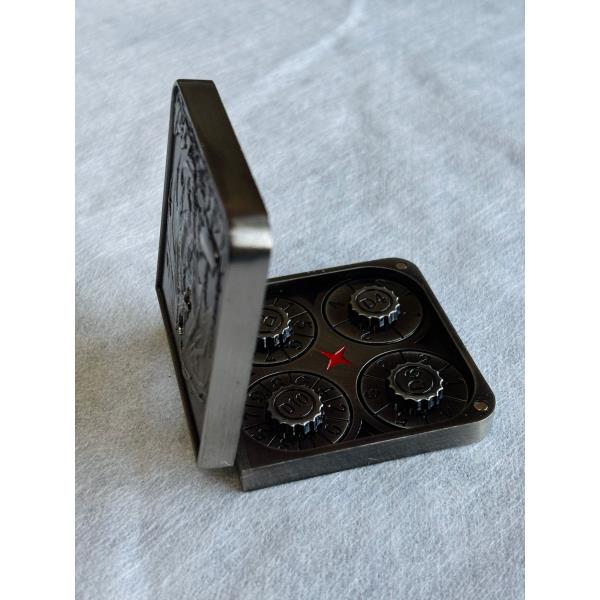 SET DE DADOS METALICOS SPINNER CON ESTUCHE SIMIL CUERO #04 PLATEADO