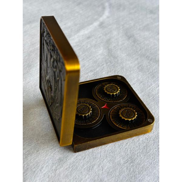 SET DE DADOS METALICOS SPINNER CON ESTUCHE SIMIL CUERO #08 BRONCE
