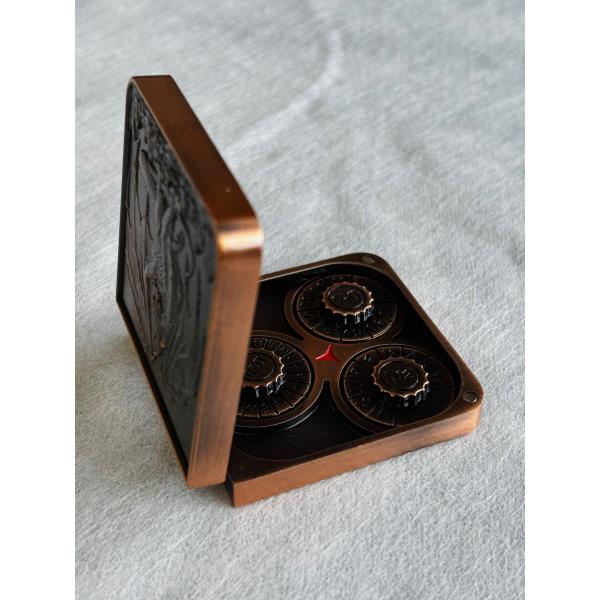 SET DE DADOS METALICOS SPINNER CON ESTUCHE SIMIL CUERO #09 COBRE