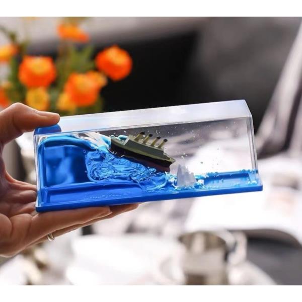 BARCO TITANIC LINGOTE  INSUMERGIBLE COLOUR BOX SIZE 15X5 CM
