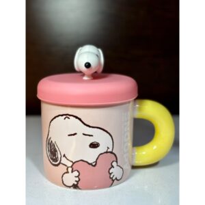 TAZA CERÁMICA SNOOPY #02 CON TAPA DE SILICONA EN CAJA