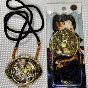 COLGANTE DR. STRANGE BRILLA EN OSCURIDAD PLATA