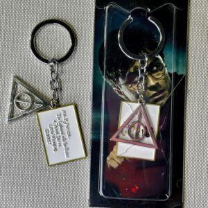 LLAVERO HARRY POTTER CARTA DE ACEPTACION HOWARTS + RELIQUIA PLATA #06