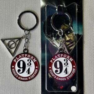 LLAVERO HARRY POTTER PLATFORMA 9 3/4 + RELIQUIA PLATA #01