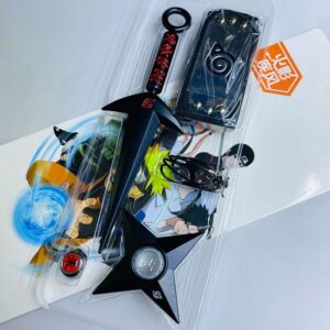SET NINJA NARUTO - SOMBRAS DE KONOHA (Este set incluye un kunai oscuro con inscripciones rojas, cinta ninja, shuriken y más.)