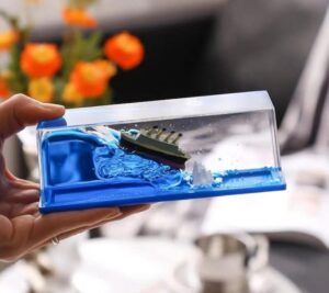 BARCO TITANIC LINGOTE  INSUMERGIBLE COLOUR BOX SIZE 15X5 CM