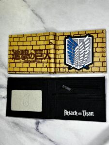 BILLETERA ATTACK ON TITAN  LEGION CUERO SINTETICO
