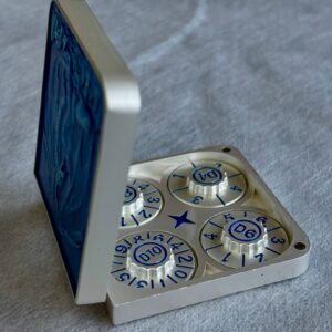 SET DE DADOS METALICOS SPINNER CON ESTUCHE SIMIL CUERO #01 AZUL