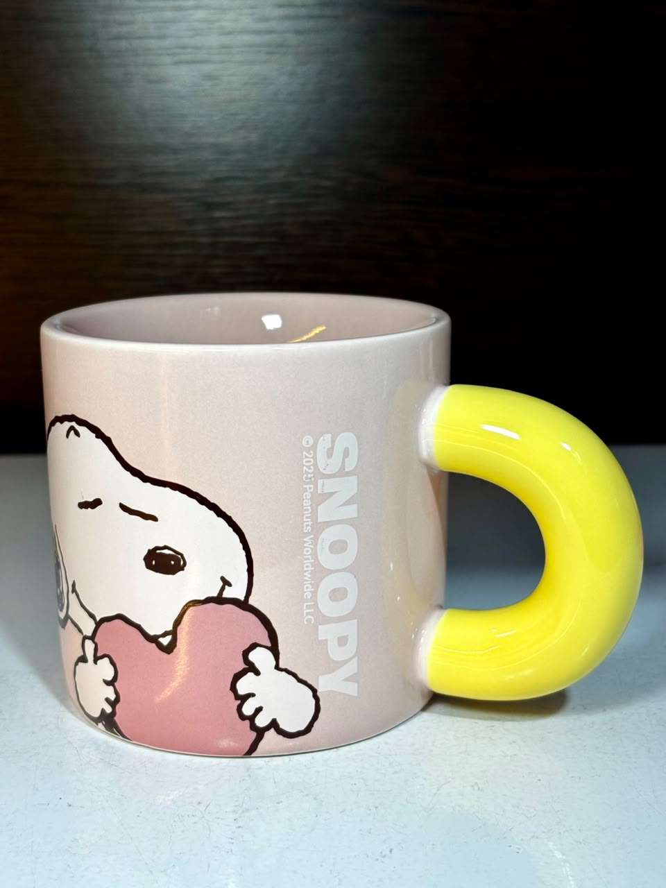 TAZA CERÁMICA SNOOPY #02 CON TAPA DE SILICONA EN CAJA