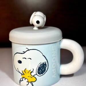 TAZA CERÁMICA SNOOPY #03 CON TAPA DE SILICONA EN CAJA