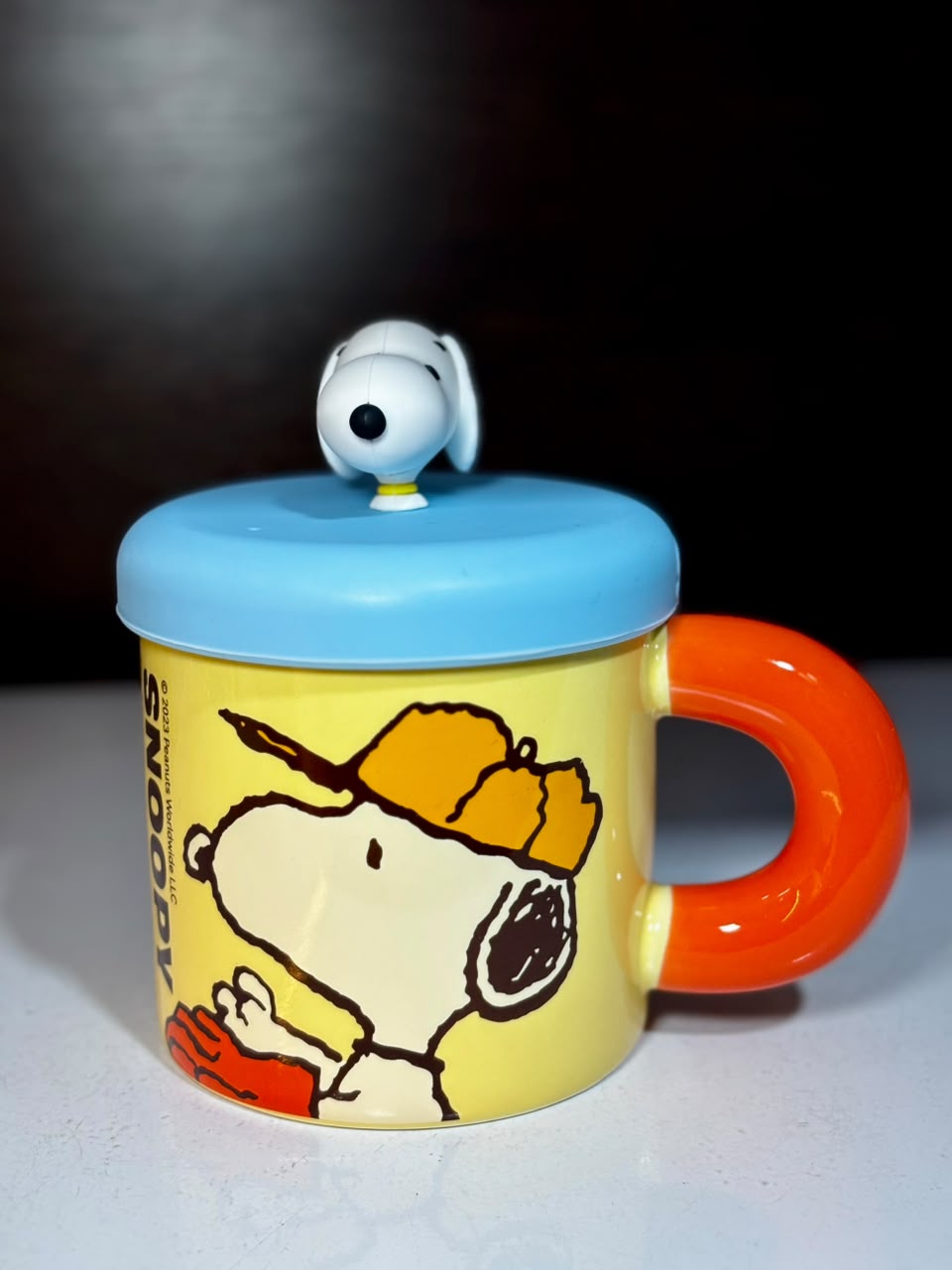 TAZA CERÁMICA SNOOPY #05 CON TAPA DE SILICONA EN CAJA