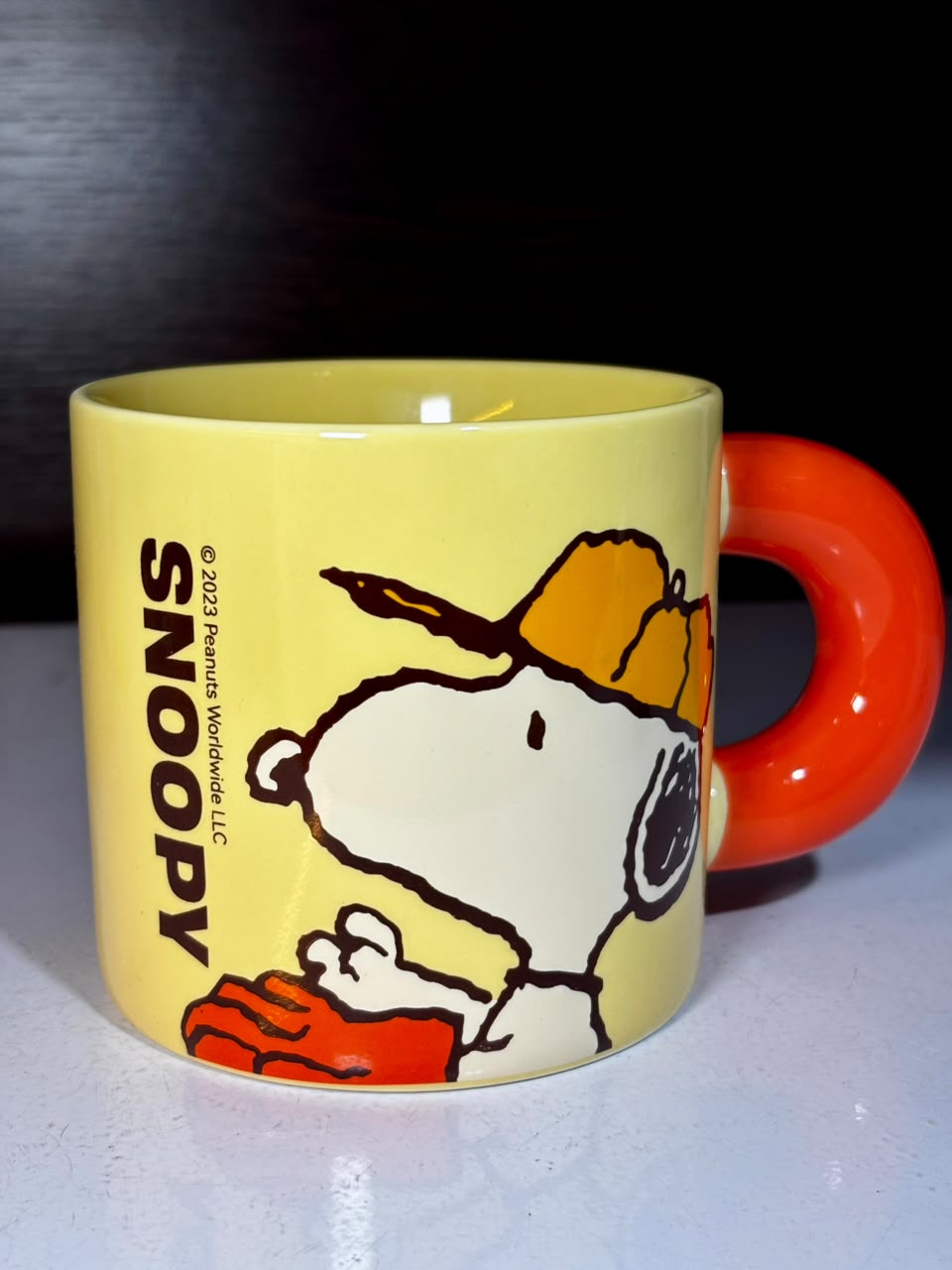 TAZA CERÁMICA SNOOPY #05 CON TAPA DE SILICONA EN CAJA